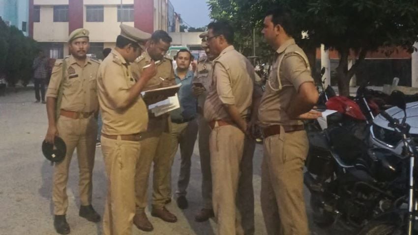 अमेठी सड़क हादसा: आमने-सामने टकराईं दो तेज रफ्तार बाइकें, मौके पर 3 युवकों की दर्दनाक मौत