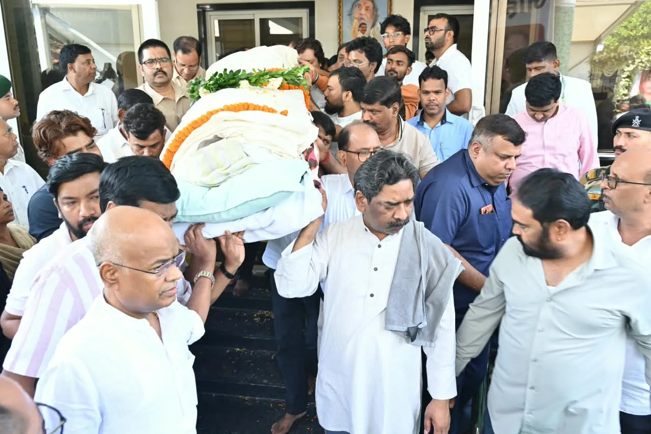 Rupi Soren Funeral: रूपी सोरेन का पार्थिव शरीर नेमरा रवाना, आज होगा अंतिम संस्कार, राज्यपाल समेत कई नेताओं ने दी श्रद्धांजलि
