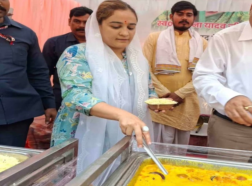 अपर्णा यादव का बड़ा आयोजन! मुलायम सिंह की याद में कराया भंडारा, बोलीं- इससे बेहतर कोई धर्म नहीं