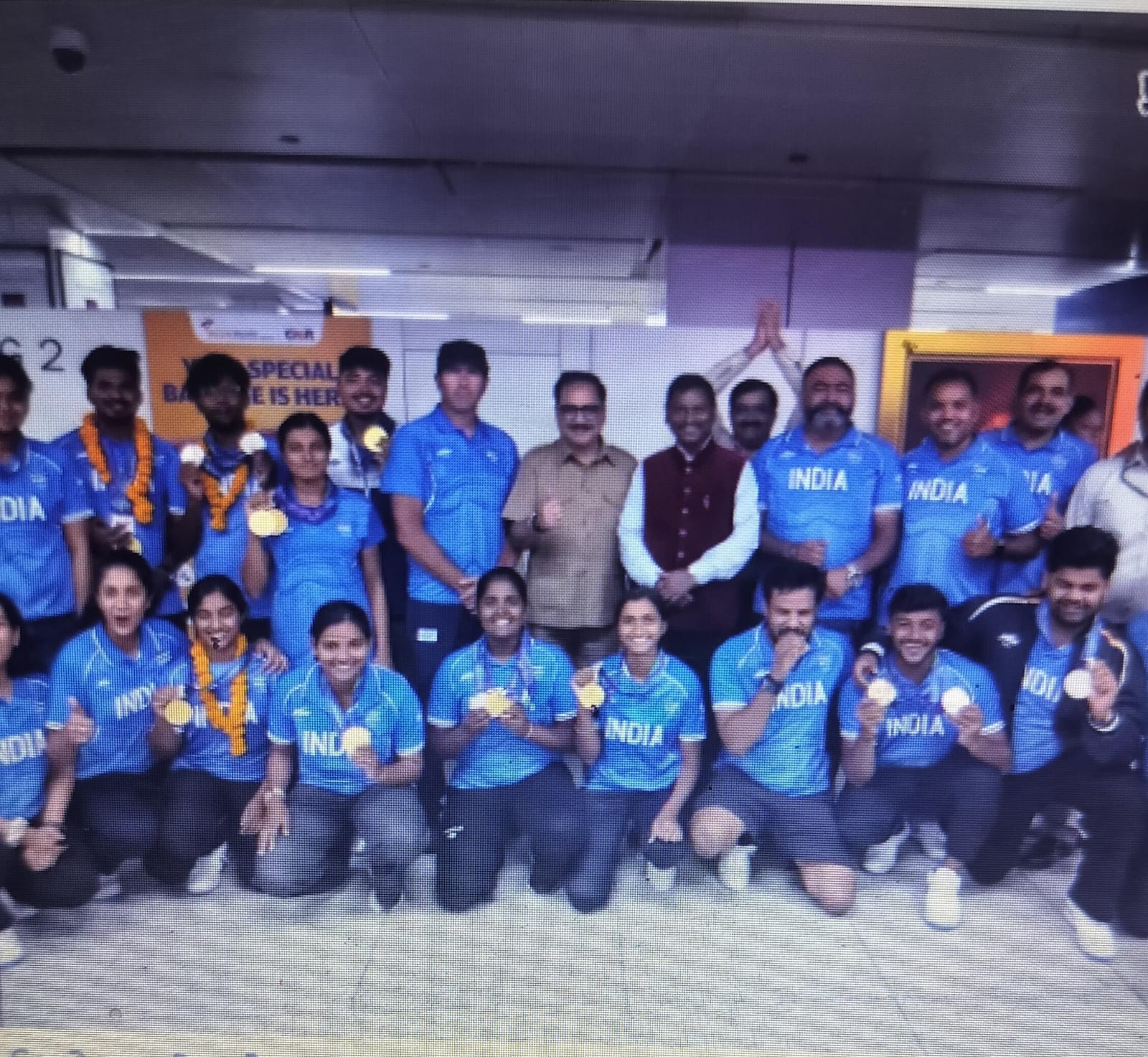 Asian Games 2026: 9 पदकों के साथ स्वदेश लौटी भारतीय तीरंदाजी टीम, अर्जुन मुंडा ने एयरपोर्ट पर किया भव्य स्वागत