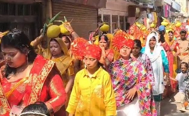 वडोदरा में भव्य कलश एवं कला शोभायात्रा के साथ दुर्गा पूजा महोत्सव का शुभारंभ