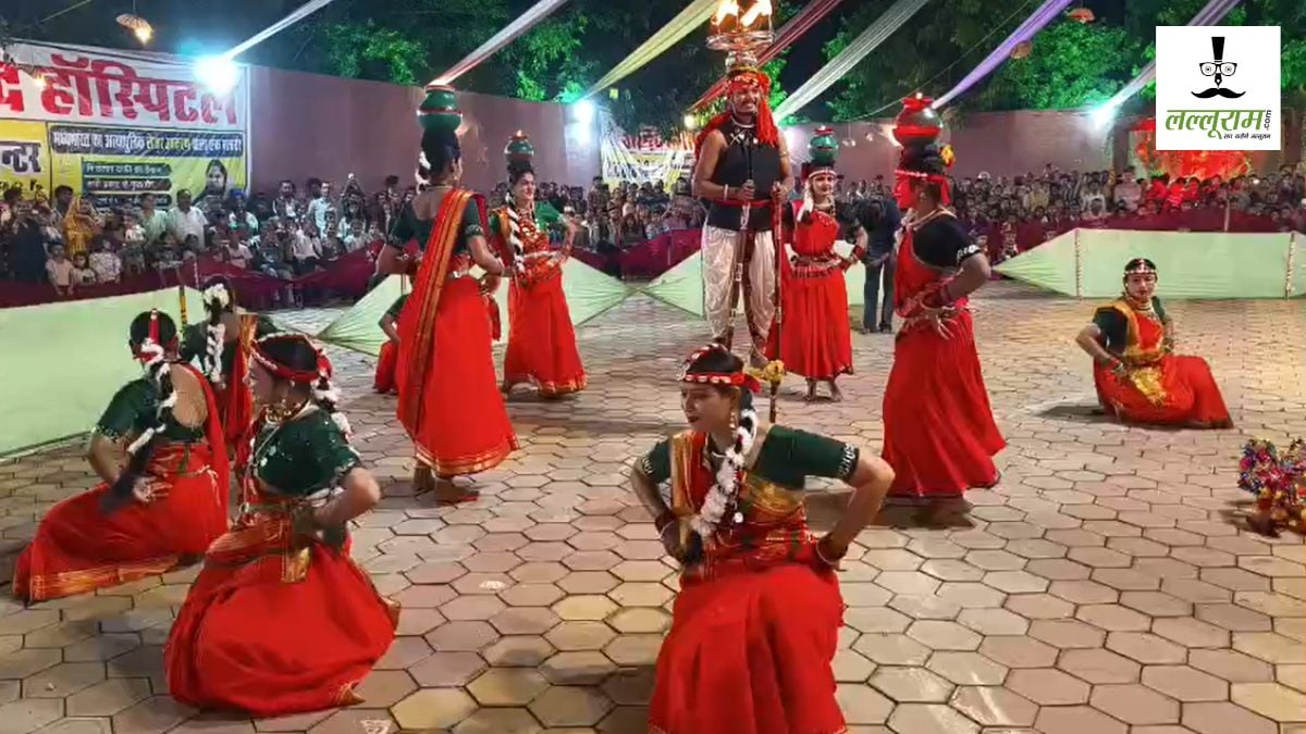 सुआ संदेश : लोक नर्तक दलों ने दी सुआ नृत्य की मोहक प्रस्तुति