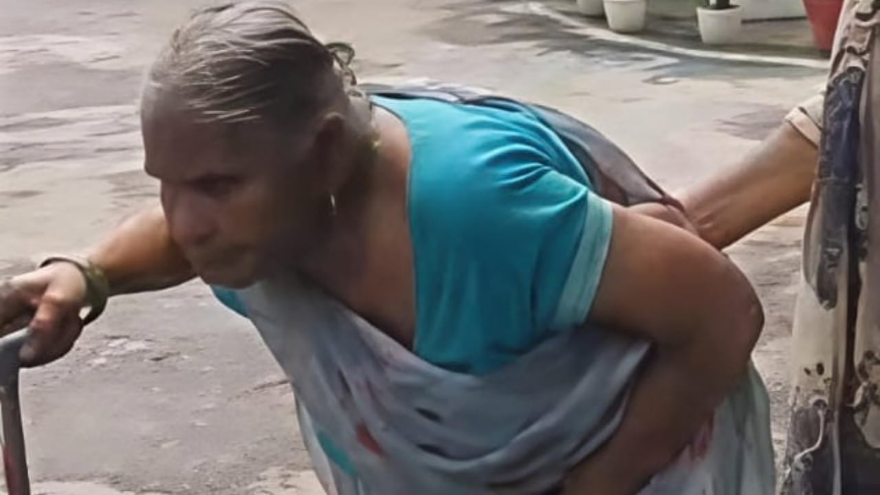 हद हो गई! 80 साल की छड़ी वाली दादी से कांपी बरेली पुलिस? शांतिभंग की आशंका में किया मुचलका पाबंद