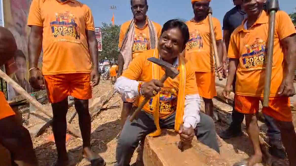 बस्तर दशहरा की तैयारी, रथ निर्माण में सांसद महेश कश्यप ने किया श्रमदान, जानिए रथ की खासियत…