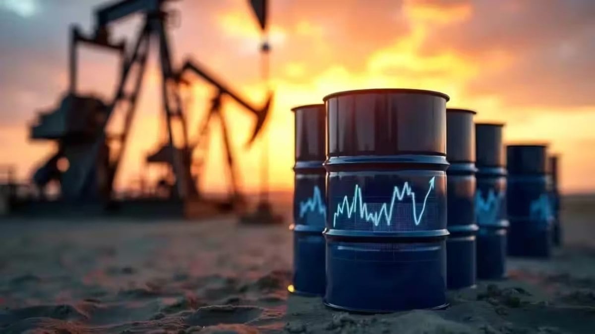 Crude Oil Price Today : कच्चा तेल 110 डॉलर के पार, मिडिल ईस्ट में बढ़ते हमलों से भारत की बढ़ सकती है मुश्किल