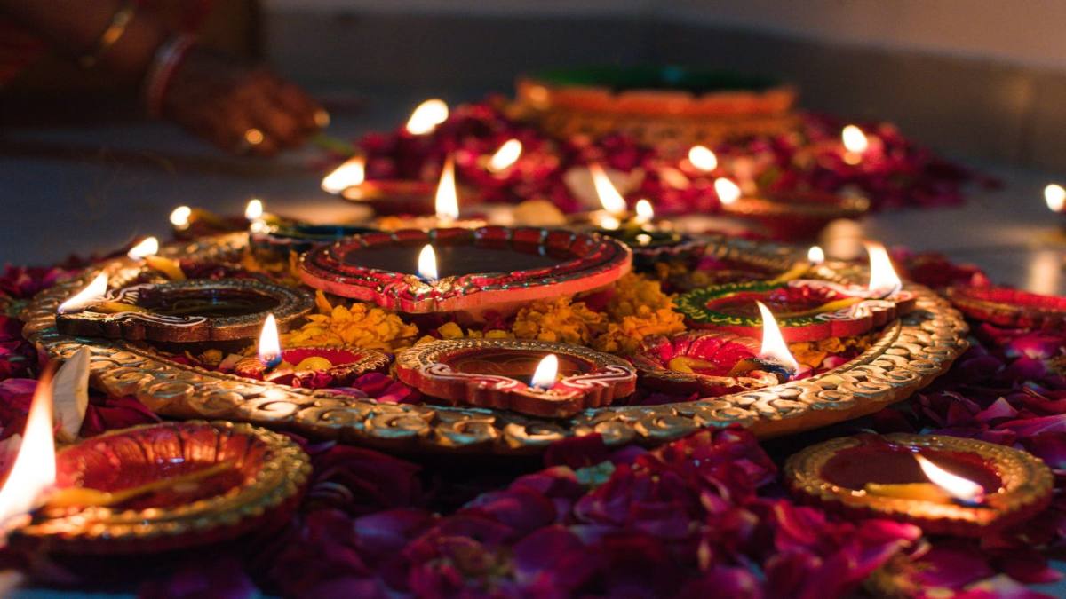 कब है दिवाली, नरक चतुर्दशी, गोवर्धन पूजा, भाई दूज? धनतेरस से लेकर लक्ष्मी पूजा तक, देखें दीपावली कैलेंडर