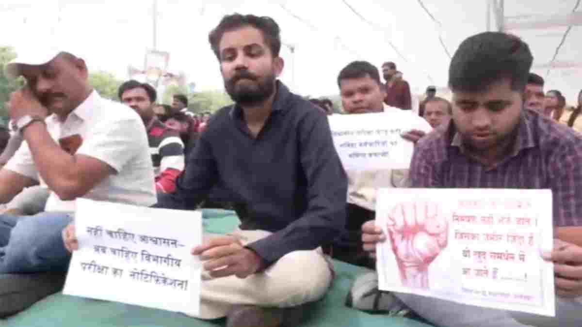 संविदा बिजली कर्मचारियों का हल्ला बोल: नियमितीकरण की मांग पर डटे 5 हजार कर्मचारी, मांग नहीं तो दीपावली पर बिजली संकट की चेतावनी
