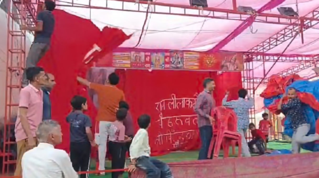 ‘डांस रोका तो उखाड़ फेंका मंच…’: पुलिस से तकरार के बाद रामलीला बंद, धर्म बदलने की चेतावनी से मची हड़कंप