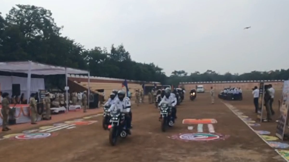 नशा मुक्ति का संदेश देने छत्तीसगढ़ और ओडिशा पुलिस के जवानों ने निकाली मोटरसाइकिल रैली, DGP गौतम ने हरी झंडी दिखाकर किया रवाना
