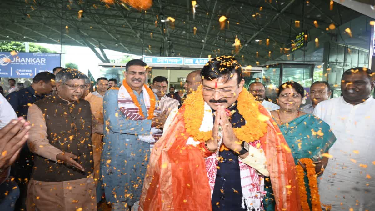 झारखंड BJP के नए प्रभारी गजेंद्र सिंह पटेल पहुंचे रांची, एयरपोर्ट पर भव्य स्वागत, उलिहातू से शुरू करेंगे दो दिवसीय दौरा