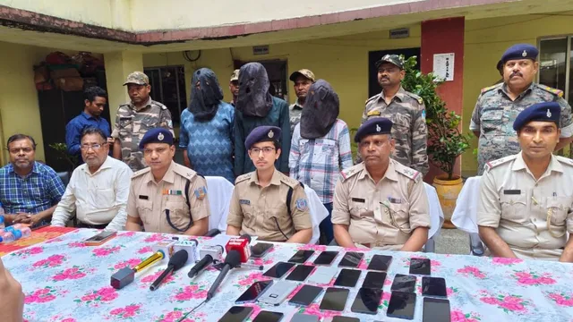 Jharkhand News: चक्रधरपुर में 52 मोबाइल चोरी का खुलासा, नेपाल से पकड़े गए बिहार के 3 आरोपी