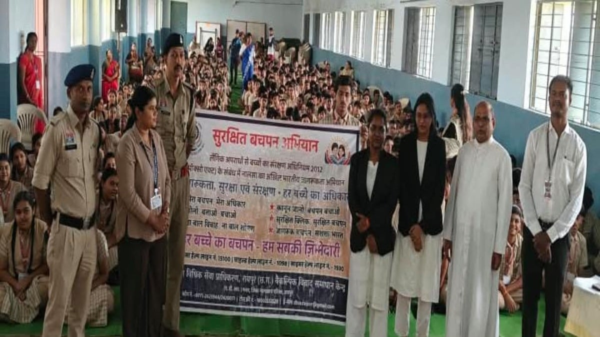 सुरक्षित बचपन अभियान : स्कूलों में न्यायधीशों ने लगाई क्लास, बच्चों को सिखाया ‘कानून का पाठ’…