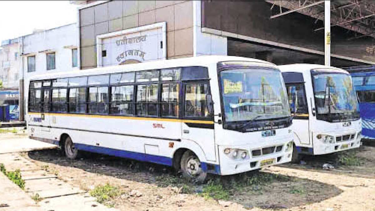 संस्कारधानी के लोगों की मजबूरी: सस्ती सिटी बसें सड़कों से गायब, शहर को ई बसें भी नहीं मिल सकी कोई…