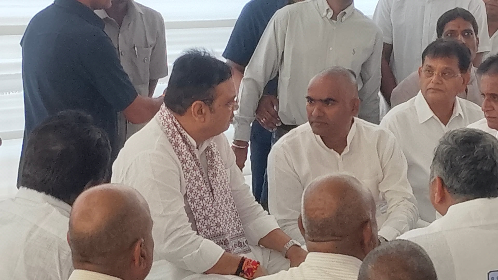 Rajasthan News: विधायक चंद्रभान सिंह आक्या के घर पहुंचे CM भजनलाल शर्मा, दिवंगत पिता को दी श्रद्धांजलि