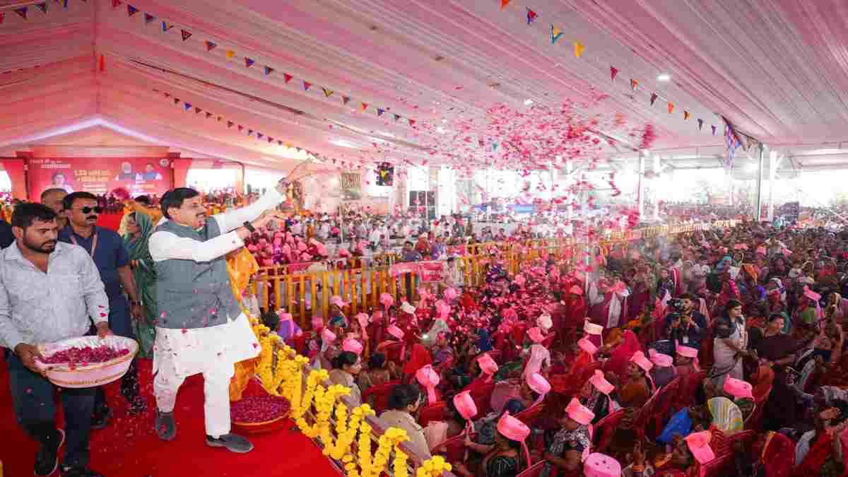 नवरात्रि पर खिले लाड़ली बहनों के चेहरे, सीएम डॉ. मोहन ने खातों में ट्रांसफर किए 1834 करोड़, कीं अहम घोषणाएं