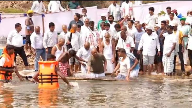 हेमंत सोरेन ने रजरप्पा में किया मां की अस्थियों का विसर्जन, संताली परंपरा के अनुसार निभाई विधि-विधान