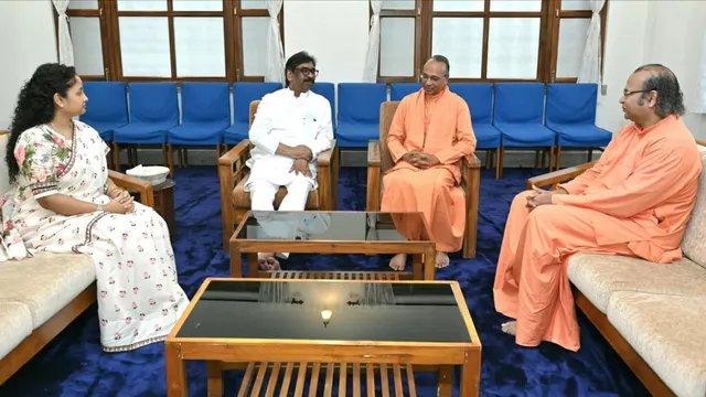 योगदा आश्रम पहुंचे CM हेमंत सोरेन और कल्पना सोरेन, परमहंस योगानंद की स्मृतियों से हुए रूबरू