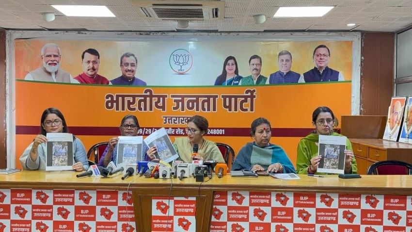 ‘महिलाओं का अपमान बर्दाश्त नहीं!’ कांग्रेस के ट्वीट पर बीजेपी का जोरदार पलटवार, जानिए क्या है पूरा विवाद