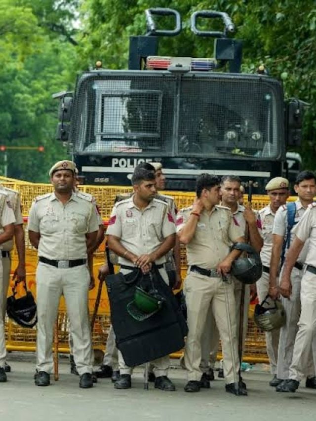 दिल्ली में आज क्या-क्या बंद है? शराब की दुकान से बैंक तक,  जानिये सबकुछ