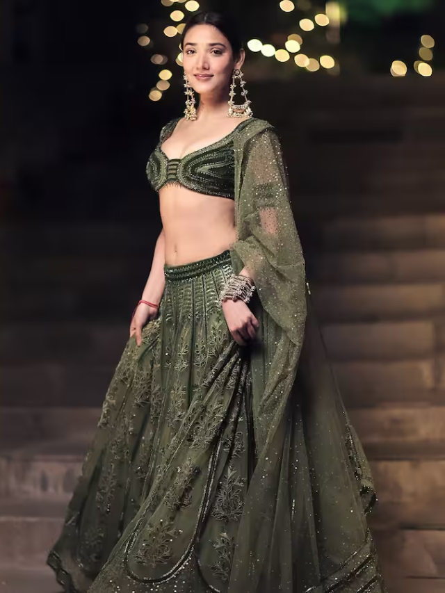 दुर्गा पूजा पर लगना है सबसे खूबसूरत, Bollywood की इन लुक्स से लें इंस्पिरेशन