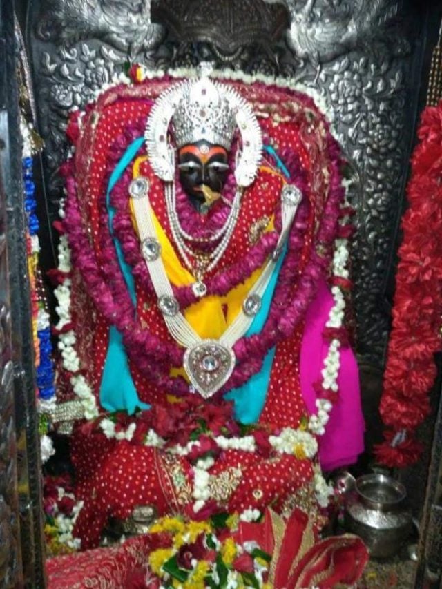 शक्ति पीठों में से एक है मैहर का शारदा शक्ति पीठ, यहीं गिरा था माता सती का कंठ और हार