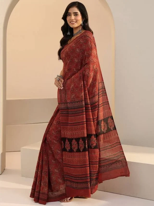 Saree for Karwa Chauth 2026: इस त्योहार ट्रेंड में हैं अजरक प्रिंट्स, देखें डिजाइंस