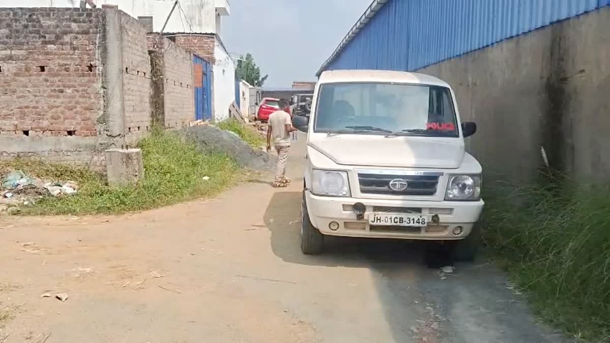 Ranchi Crime: रांची में कृषि अधिकारी के घर हथियारबंद डकैती, 10 लाख नकद और लाखों के गहने लूटे, पुलिस महकमे में हड़कंप