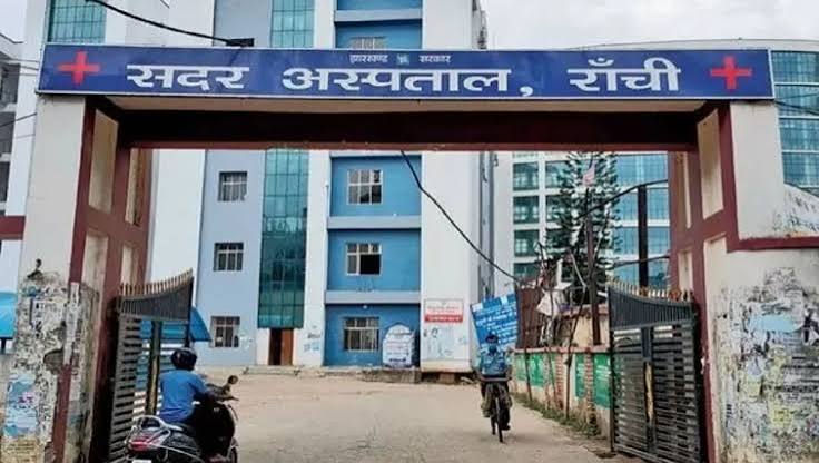 Ranchi Durga Puja 2026: दुर्गा पूजा में तबीयत बिगड़ी तो तुरंत मिलेगी मदद, रांची में 108 एंबुलेंस और मेडिकल टीमें तैनात