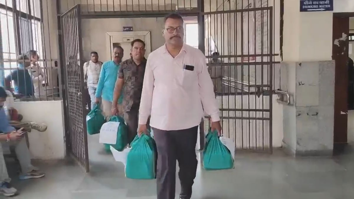 कोल लेवी घोटाला: EOW ने पेश किया 9500 पन्नों का पूरक चालान, देवेंद्र यादव, विनोद तिवारी समेत 12 को बनाया आरोपी