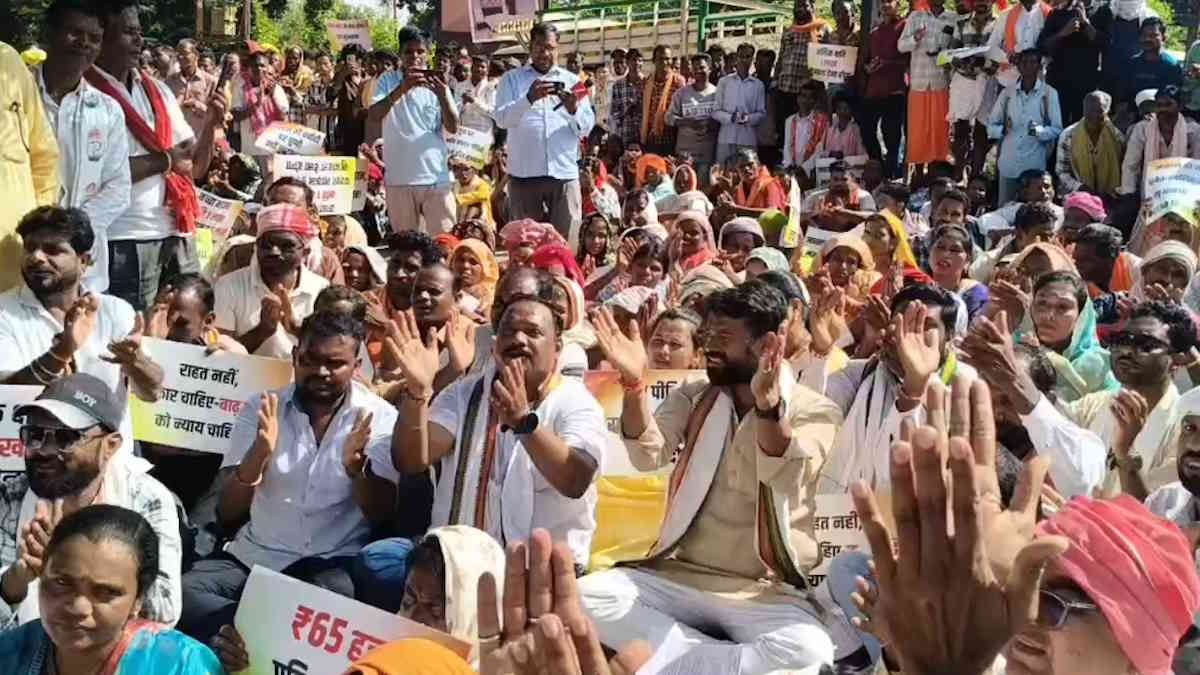 बाढ़ से बर्बाद किसान सड़क पर उतरे, कलेक्ट्रेट का घेराव कर दी ट्रैक्टरों से जगदलपुर बंद करने की चेतावनी…