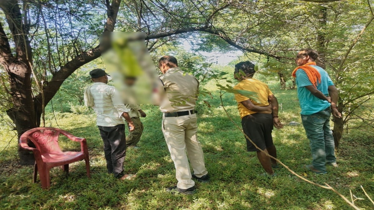 फांसी के फंदे पर लटकी मिली युवक की लाश: घर से था लापता, इलाके में मचा हड़कंप