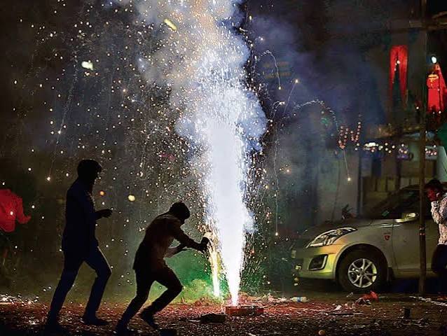 Jharkhand Fire Works : झारखंड में पटाखे जलाने के लिए समय तय, नियमों की अनदेखी पर उठ रहे सवाल