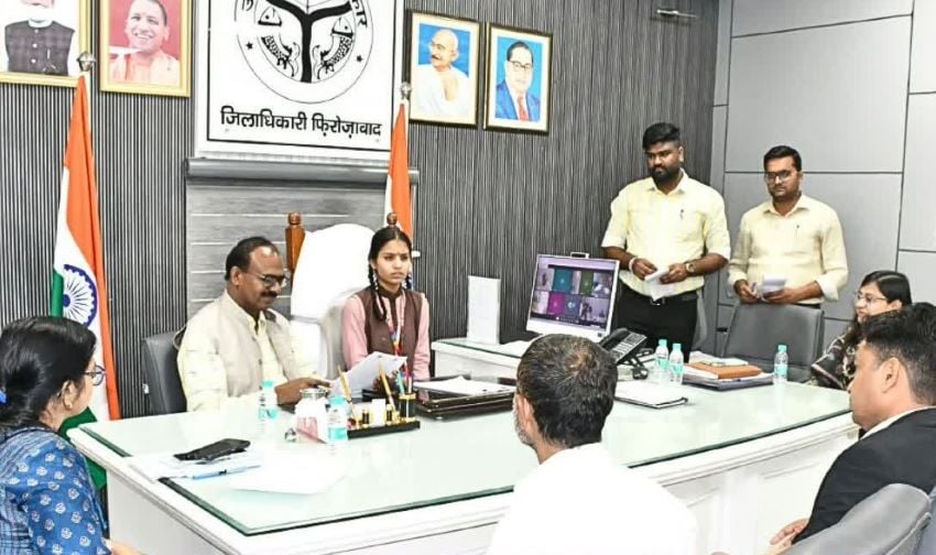 फिरोजाबाद में कक्षा 8 की छात्रा नीति दुबे बनीं एक दिन की डीएम, बोलीं- यादगार रहेगा यह दिन