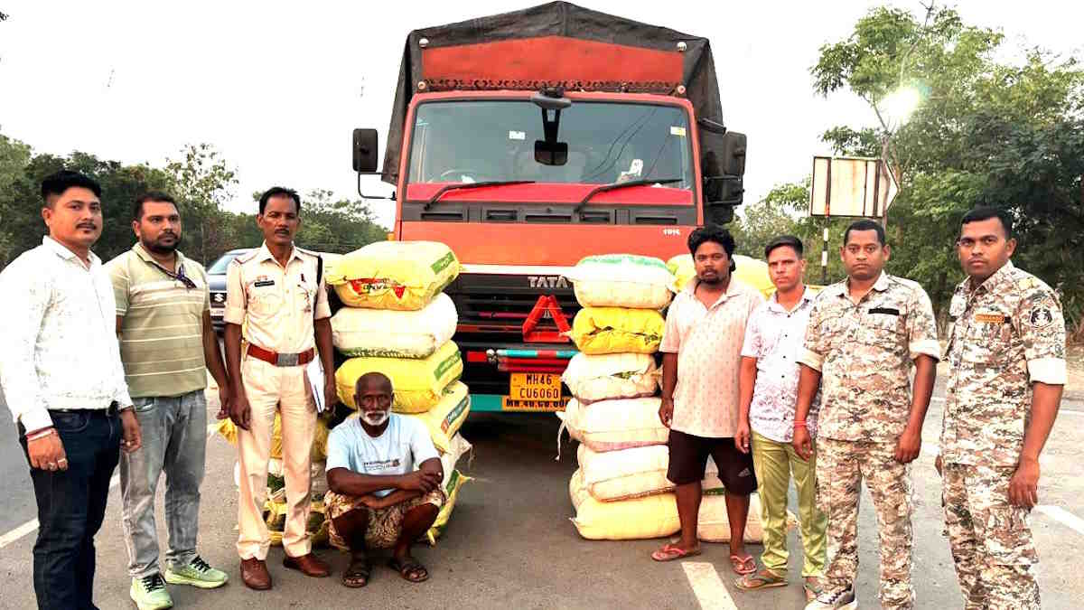 ऑपरेशन निश्चय: महासमुंद पुलिस की बड़ी कार्रवाई, 3 करोड़ मूल्य का 560 किलो गांजा किया जब्त, 2 तस्कर गिरफ्तार…