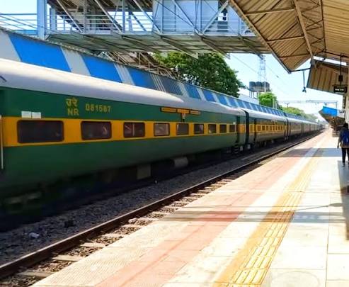 Ranchi Train Cancelled: दिल्ली जाने वाली गरीब रथ एक्सप्रेस रद्द, 10 अक्टूबर को ट्रैफिक जाम की आशंका, यात्रियों की बढ़ी परेशानी