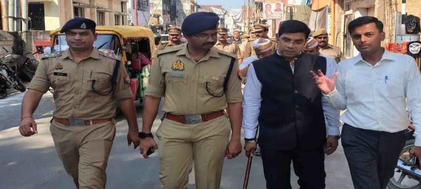 बंगाल-बलरामपुर के बाद गोरखपुर में हाई अलर्ट! दुर्गा पंडालों की सुरक्षा चाक-चौबंद, चप्पे-चप्पे पर PAC तैनात