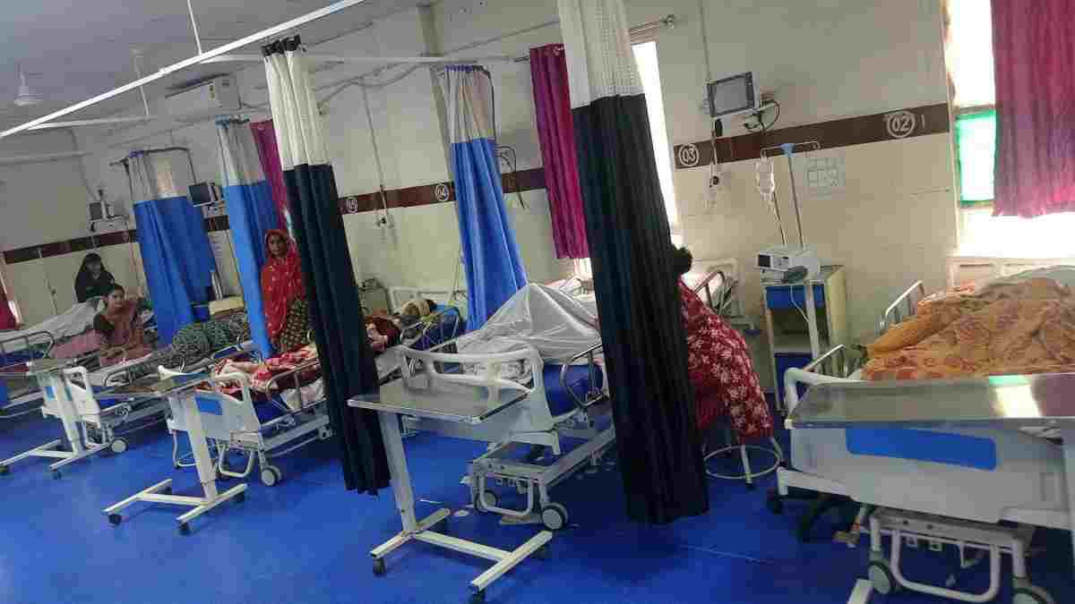 जिला अस्पताल के प्रसूति गृह में आग की अफवाह: महिला मरीज और नवजात को निकाला गया बाहर, मची अफरा-तफरी