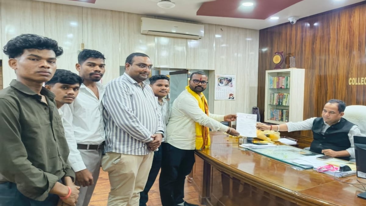 छत्तीसगढ़ प्रदेश आदिवासी कांग्रेस ने कलेक्टर को सौंपा ज्ञापन: आदिम जाति विकास विभाग का नाम बदलने का जताया विरोध