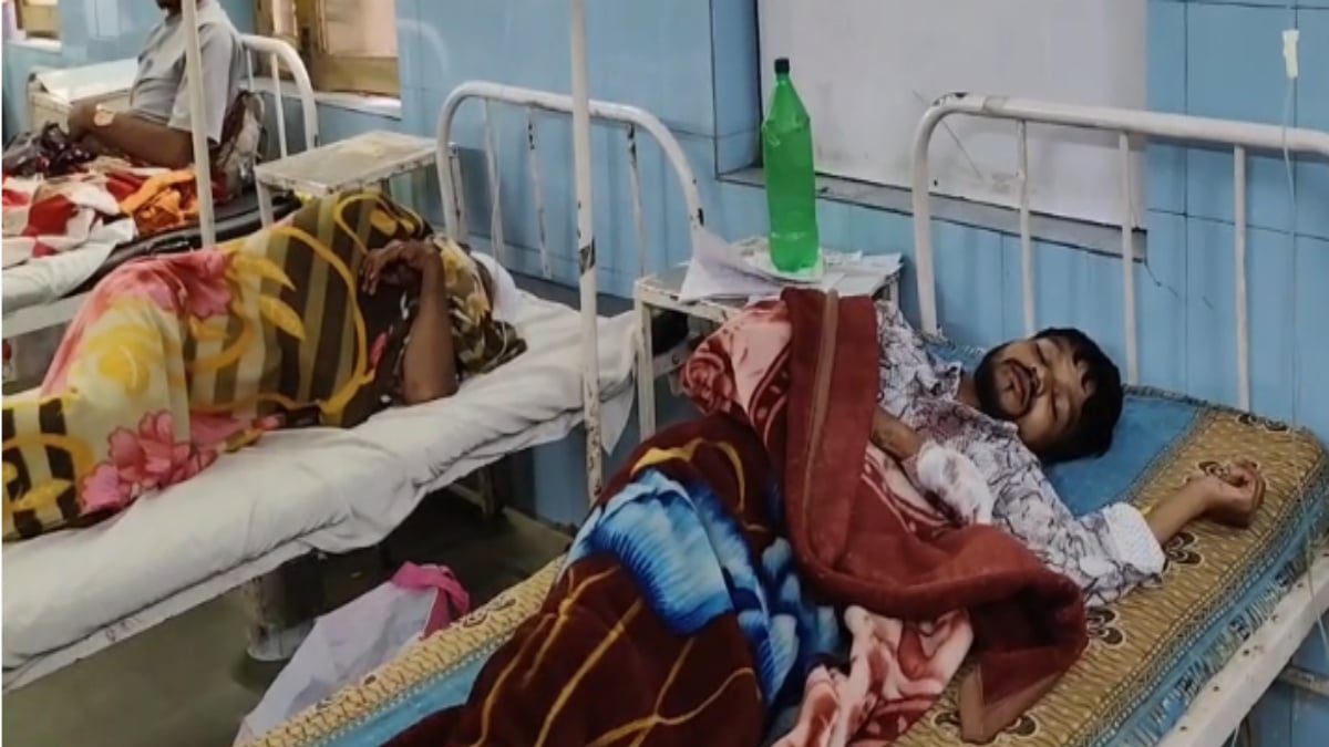 बाप-बेटों पर हमला: आरोपियों ने घर पर बरसाए ईंट-पत्थर, बाहर निकलने पर मारा चाकू