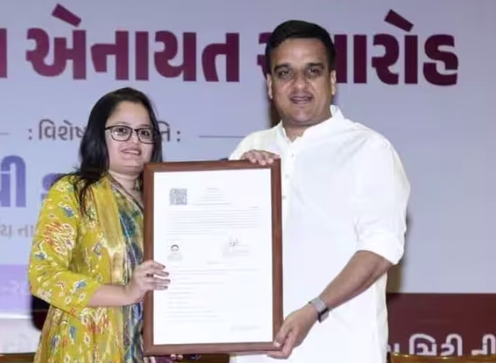 158 पाकिस्तानी शरणार्थियों को मिली भारतीय नागरिकता, बांटे गए प्रमाण पत्र