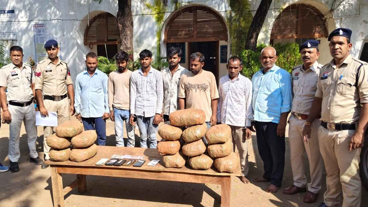 आपरेशन निश्चय: 15 लाख के गांजा के साथ दबोचे गए 7 तस्कर, पत्रकार के साथी होने का हवाला देकर बचने का करते थे प्रयास…