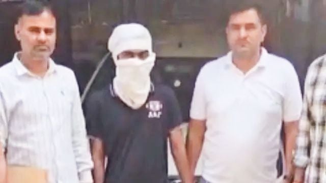 दिल्ली: हिमांशु भाऊ गैंग का शूटर गिरफ्तार, दो देसी पिस्तौल और तीन कारतूस बरामद