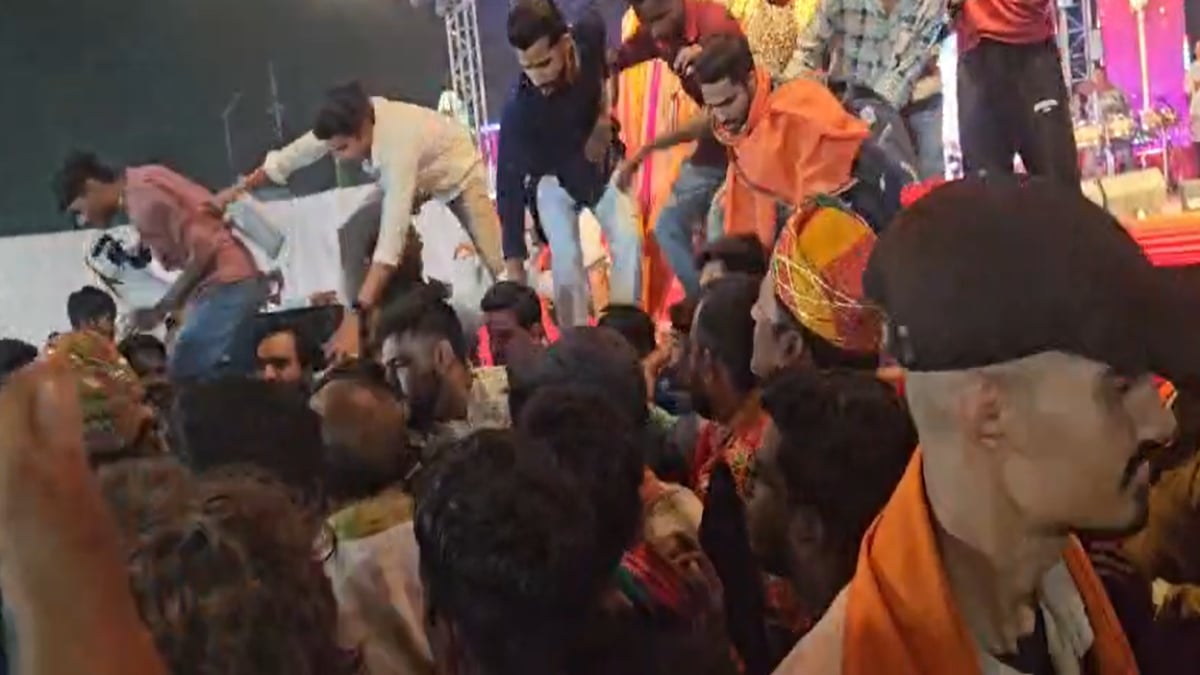 गरबा नाइट में बवाल : बजरंग दल और आयोजकों के बीच झूमाझटकी, मारपीट का वीडियो वायरल