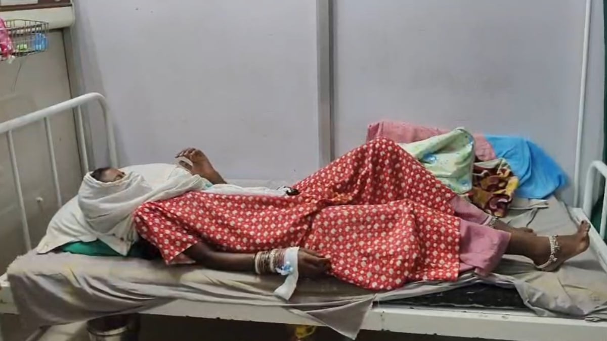 मासूम बच्चे के लिए स्वेटर लेने कहना पड़ा भारी, पत्नी पर पेट्रोल छिड़ककर पति ने की जलाने की कोशिश, अस्पताल में इलाज जारी