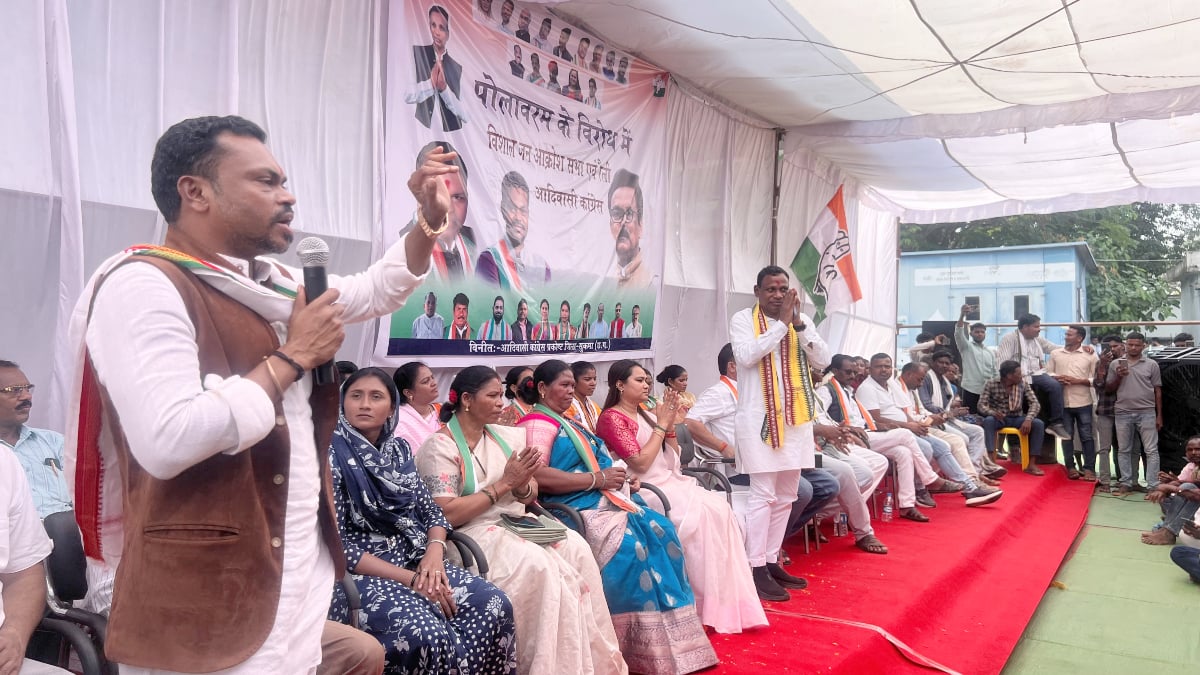 पोलावरम परियोजना के खिलाफ कांग्रेस का हल्ला-बोल, 7 सूत्रीय मांगों को लेकर राज्यपाल के नाम कलेक्टर को सौंपा ज्ञापन