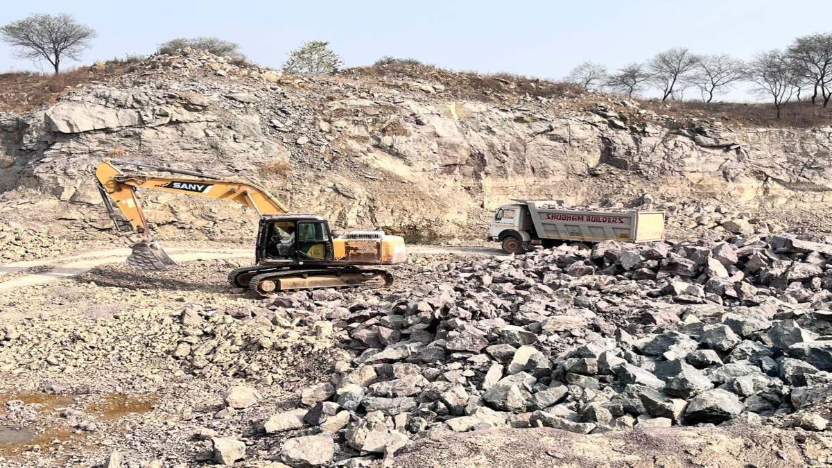 अवैध उत्खनन पर बड़ी कार्रवाई, 5 ठेकेदारों पर 2.90 करोड़ की पेनल्टी, 7 चेन माउंटेन मशीनें जब्त