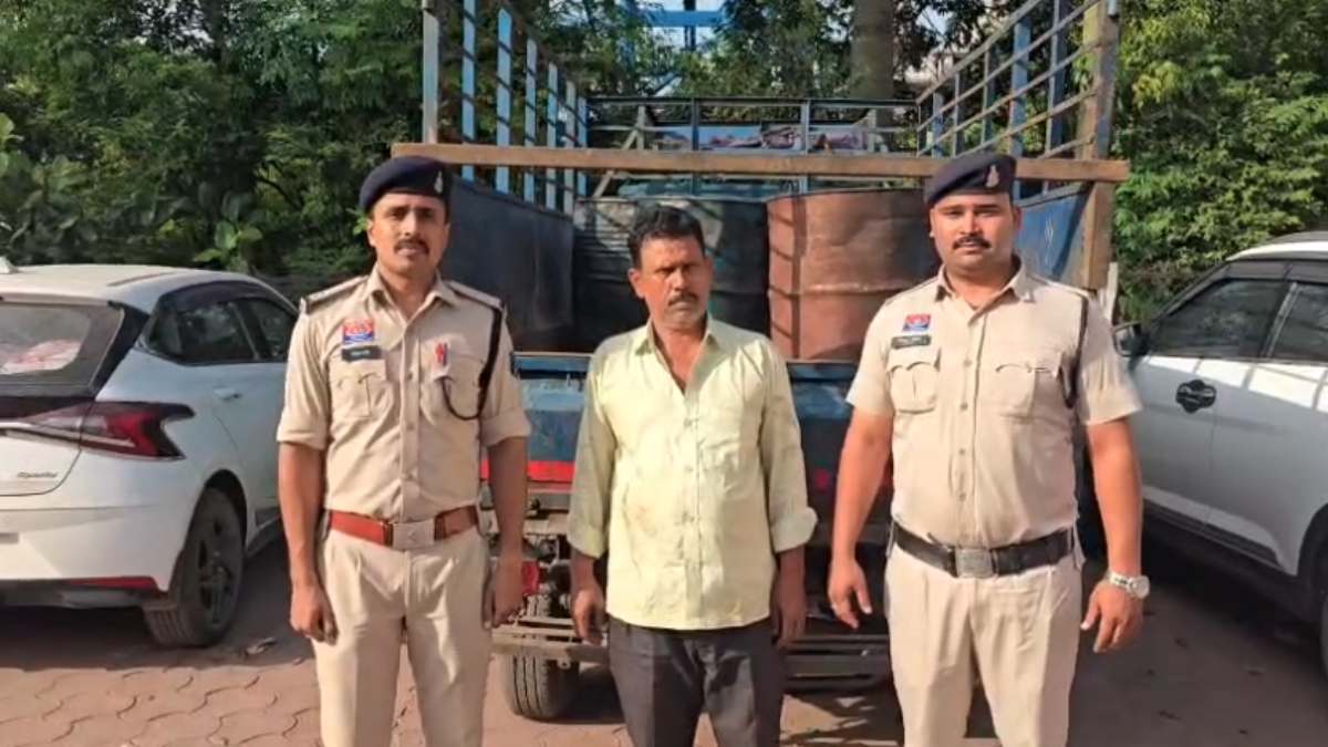 अवैध डीजल परिवहन पर पुलिस का शिकंजा, 7 ड्रमों में भरा डीजल जब्त, आरोपी गिरफ्तार