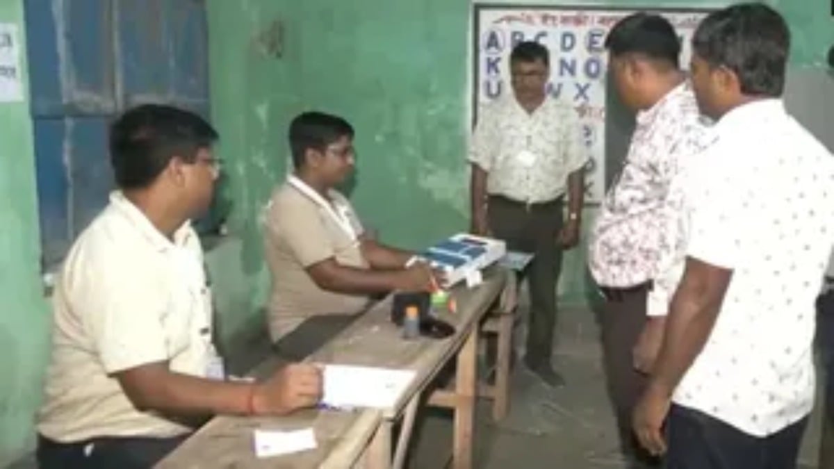 By-Election 2026: उपचुनाव के लिए छह सीटों पर वोटिंग जारी, सुबह 11 बजे तक नंदीग्राम में 43 तो रेजीनगर में 38% मतदान