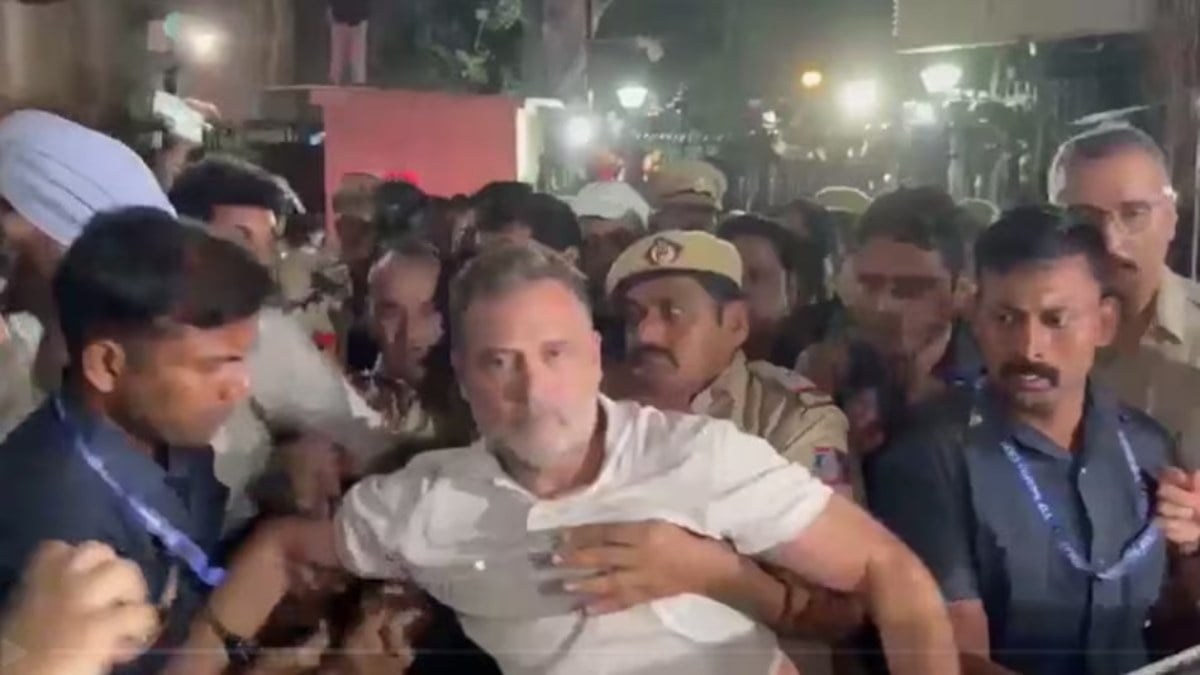 राहुल गांधी और प्रियंका को पुलिस ने हिरासत में लिया, आकाशवाणी भवन के बाहर कांग्रेस का जोरदार हंगामा, 7 घंटे चले हाईवोल्टेज ड्रामे का हुआ अंत