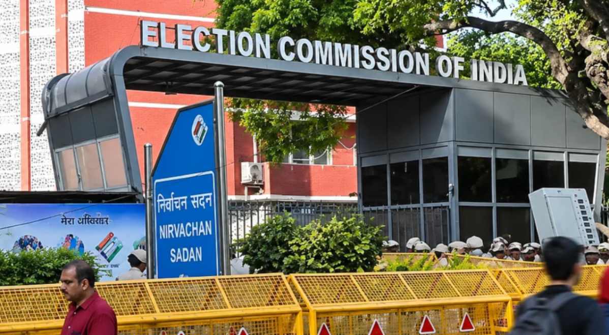 ‘किसी भी राजनीतिक दल से मिलने में कोई आपत्ति नहीं’, प्रदर्शन के बीच EC ने कहा- मिलने की कोई अपील नहीं की
